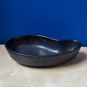 Royal Haeger Pottery RG 67 Flower Ware Matte Black Kidney Shape Bulb Planter USA